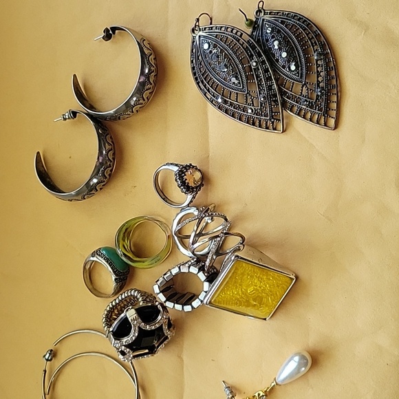 Jewelry Set Bundle...mostly Fun Rings - Picture 3 of 4